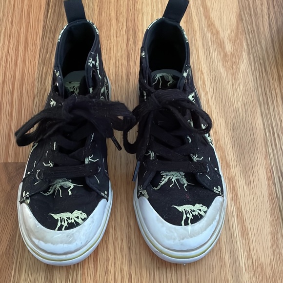 Cute Glow in the dark sneaker + bundle - Picture 2 of 7